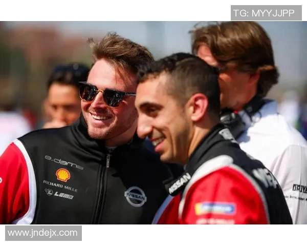 武汉足球队在钻石联赛积分榜上以90分稳居第一名展现强劲实力