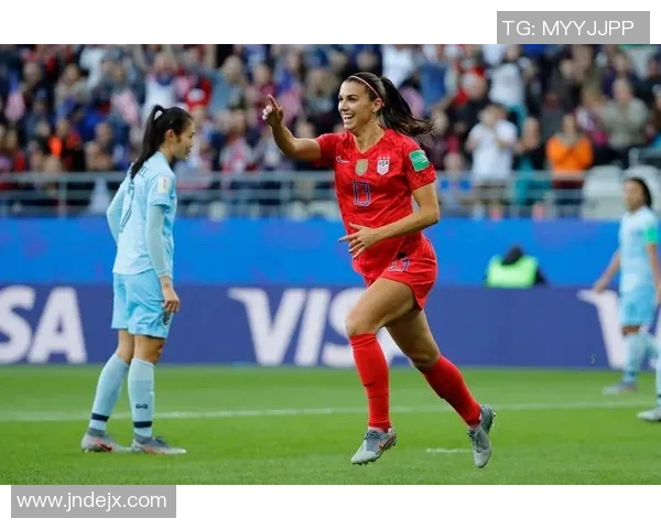 当绿茵场上的爱情邂逅足球明星与平凡女孩的浪漫故事