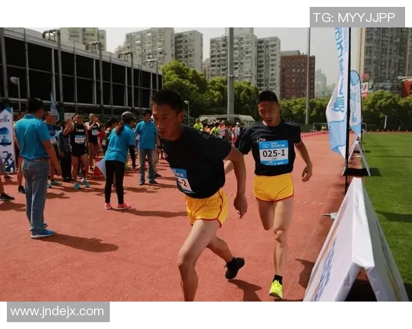 成都网球队在钻石联赛中的拼搏历程与荣耀时刻回顾 成都网球队在钻石联赛中的拼搏历程与荣耀时刻回顾