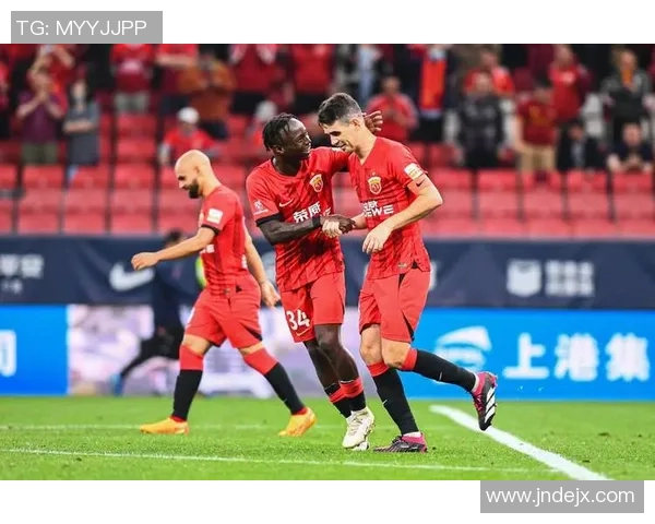 打封闭的足球明星背后的故事与挑战如何影响他们的职业生涯与个人生活 打封闭的足球明星背后的故事与挑战如何影响他们的职业生涯与个人生活